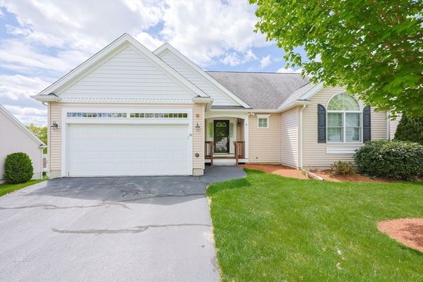Attached, Exterior, Facade, Ranch