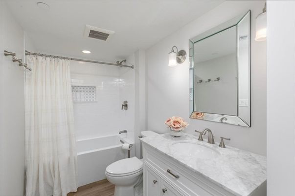 Fitness Equipment, Interior, Recessed Lighting, Wood Texture Flooring