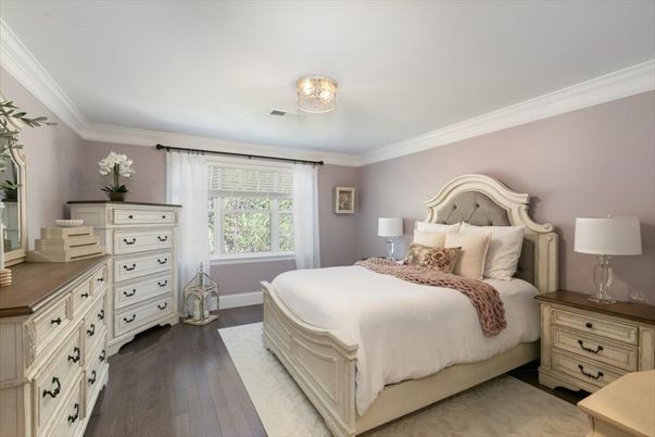 Chandelier, Dining room, Interior, Kitchen, Stainless Steel Appliances, Wood Texture Flooring