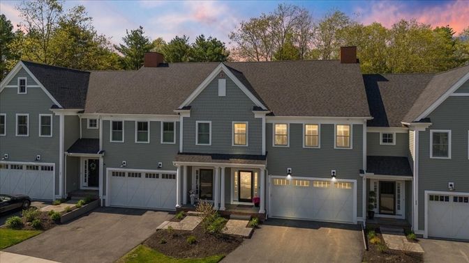 Attached, Exterior, Facade, Rowhouse