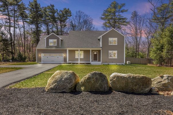 Attached, Exterior, Facade, Cape Cod