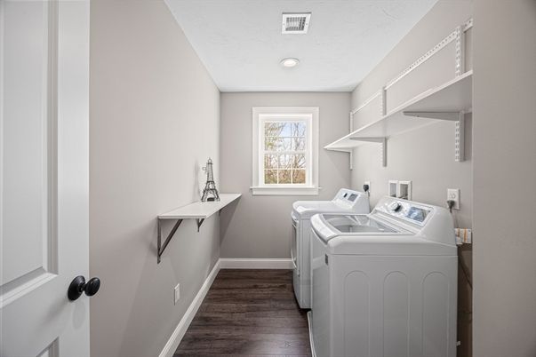 Interior, Recessed Lighting, Washer, Wood Texture Flooring