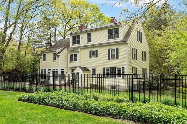 Attached, Backyard, Exterior, Facade, Queen Anne Victorian