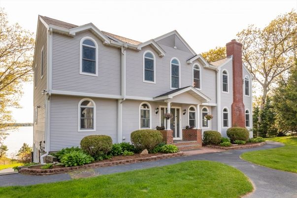 Exterior, Facade, Brick Facade, Rowhouse