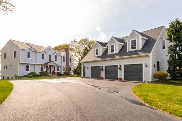 Attached, Exterior, Facade, Farmhouse
