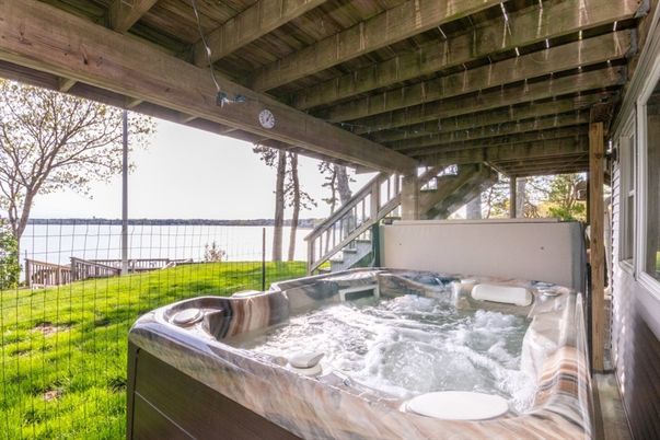 Exterior, Hot Tub, Water