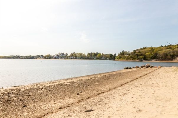 Exterior, Lake