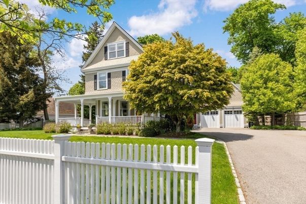 Backyard, Exterior, Facade, Queen Anne Victorian