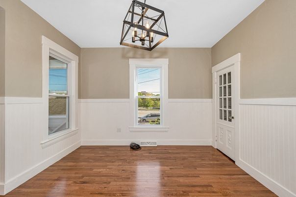 Empty room, Interior, Pendant Lights, Wood Texture Flooring
