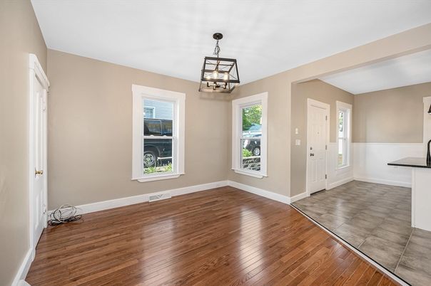 Empty room, Interior, Pendant Lights, Wood Texture Flooring