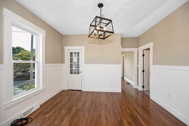 Empty room, Interior, Pendant Lights, Wood Texture Flooring