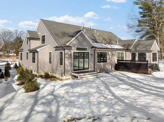 Backyard, Exterior, Facade, Cape Cod