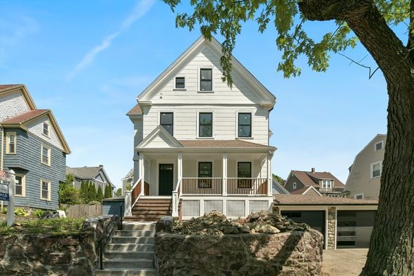 Exterior, Facade, Queen Anne Victorian