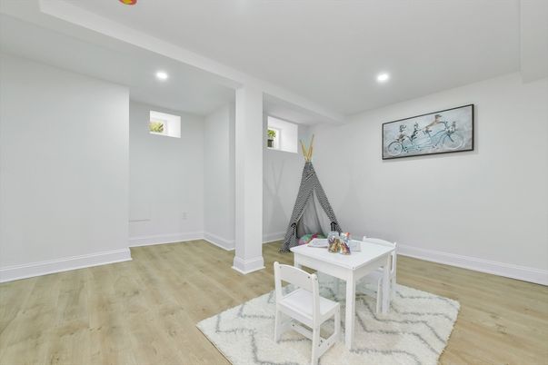 Interior, Recessed Lighting, Wood Texture Flooring