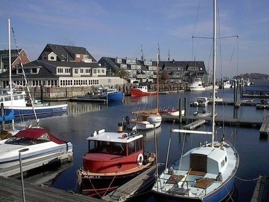 Exterior, Lake