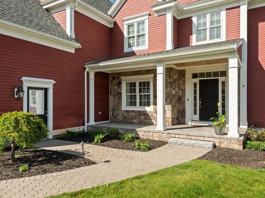 Exterior, Facade, Rowhouse
