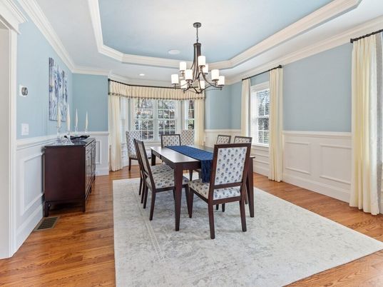 Chandelier, Dining room, Interior, Recessed Lighting, Wood Texture Flooring
