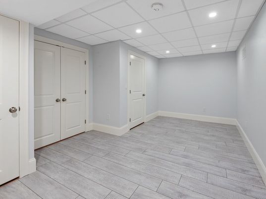 Empty room, Interior, Recessed Lighting, Wood Texture Flooring