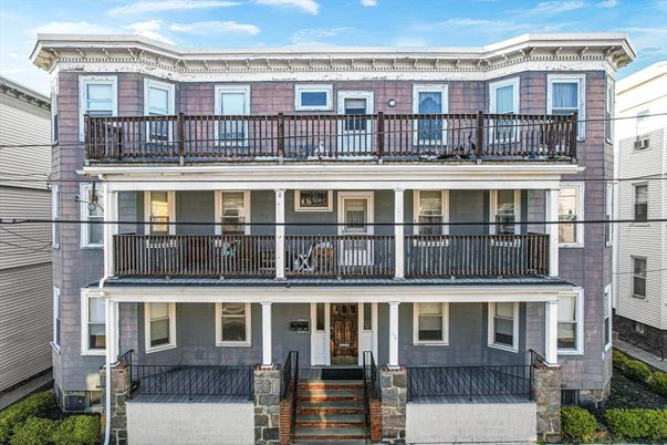 Exterior, Facade, Rowhouse