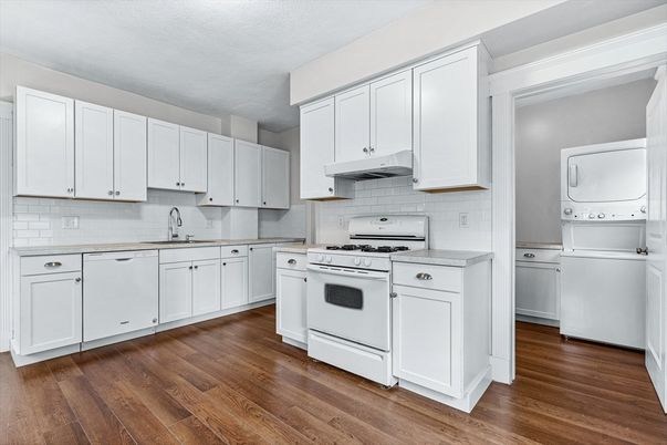 Interior, Kitchen, Washer, Wood Texture Flooring