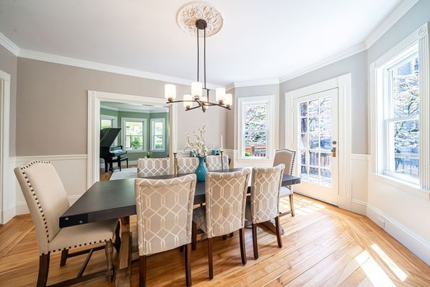 Chandelier, Dining room, Interior, Pendant Lights, Piano, Wood Texture Flooring