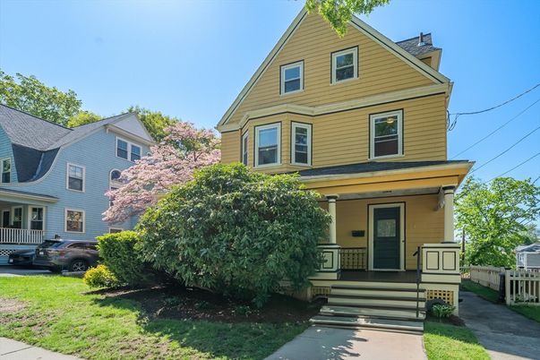 Exterior, Facade, Queen Anne Victorian
