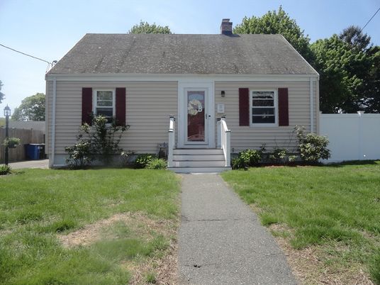 Exterior, Facade, Cape Cod