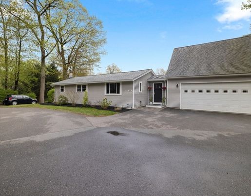 Attached, Exterior, Facade, Cape Cod