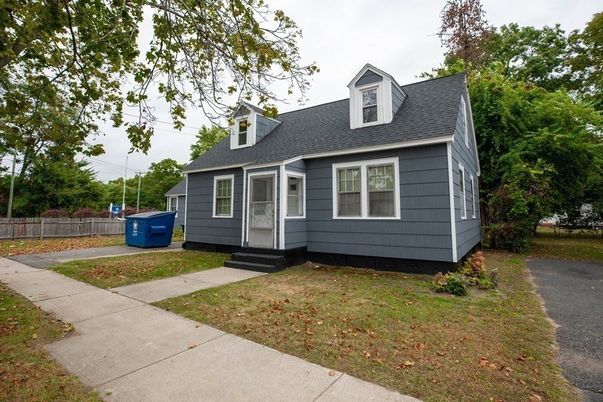 Exterior, Facade, Cape Cod