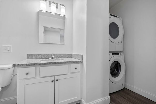 Interior, Utility Closets, Washer, Wood Texture Flooring