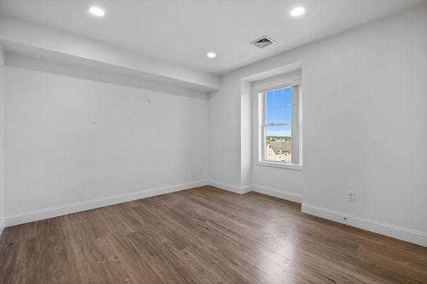 Empty room, Interior, Recessed Lighting, Wood Texture Flooring