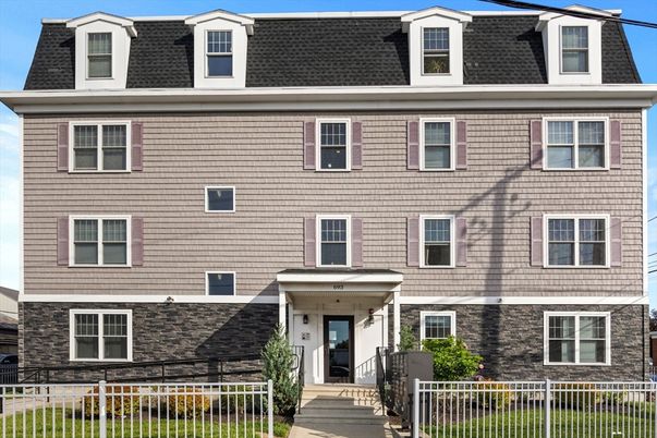 Exterior, Facade, Georgian
