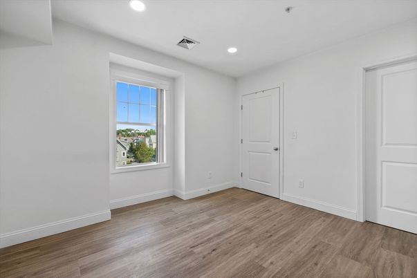 Empty room, Interior, Recessed Lighting, Wood Texture Flooring