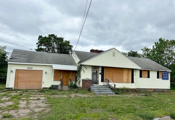 Attached, Exterior, Facade, Brick Facade, Cape Cod