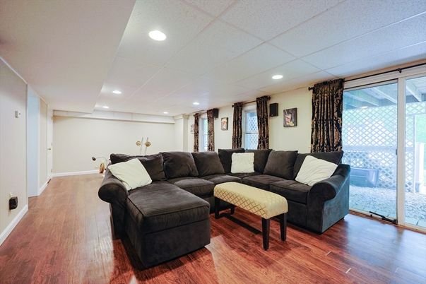 Interior, Living room, Recessed Lighting, Wood Texture Flooring