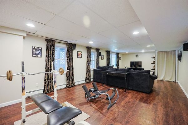Fitness Equipment, Interior, Living room, Recessed Lighting, Wood Texture Flooring