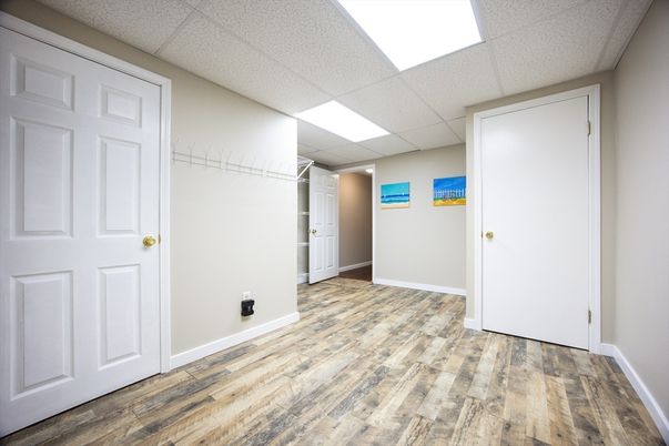 Empty room, Interior, Recessed Lighting, Wood Texture Flooring