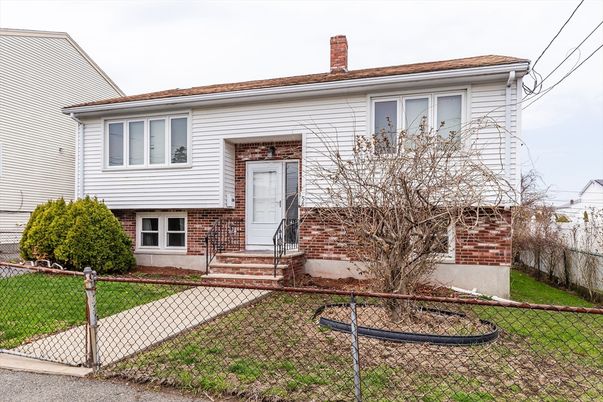 Exterior, Facade, Brick Facade, Raised Ranch