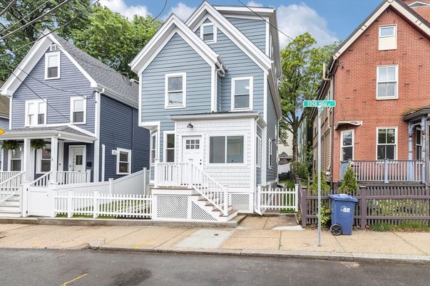 Exterior, Facade, Queen Anne Victorian