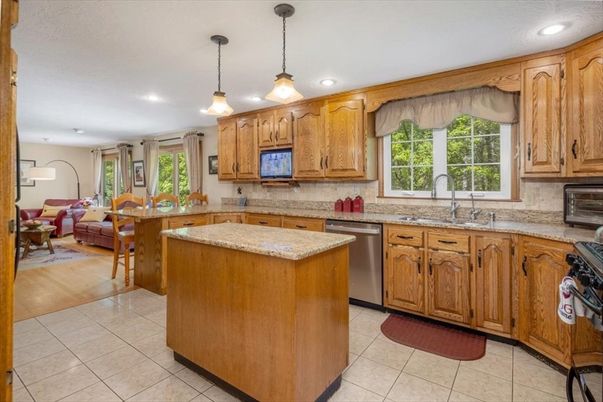 Interior, Kitchen, Living room, Pendant Lights, Recessed Lighting, Stainless Steel Appliances