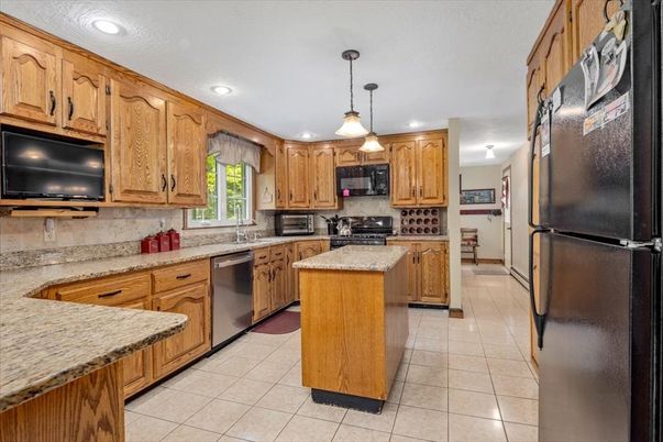 Interior, Kitchen, Pendant Lights, Recessed Lighting, Stainless Steel Appliances