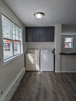 Interior, Washer, Wood Texture Flooring