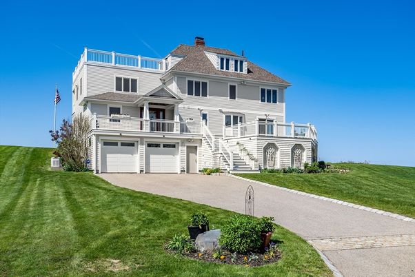 Attached, Exterior, Facade, Queen Anne Victorian
