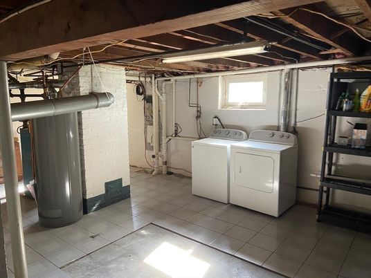 Interior, Washer, Wooden Beams