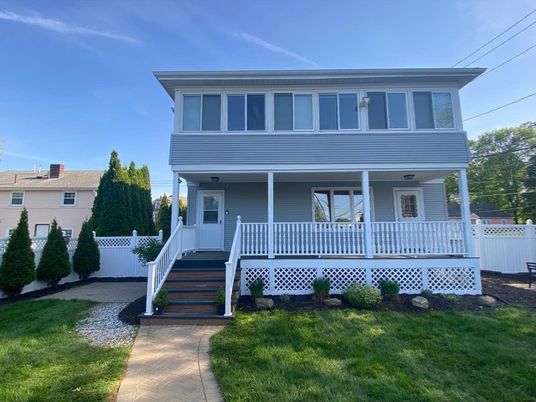 Exterior, Facade, American Foursquare