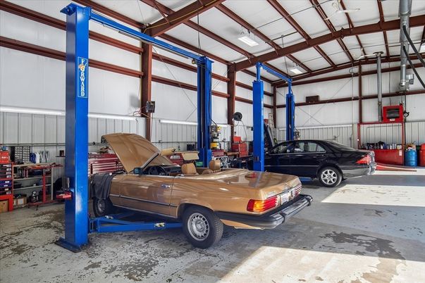 Garage, Interior