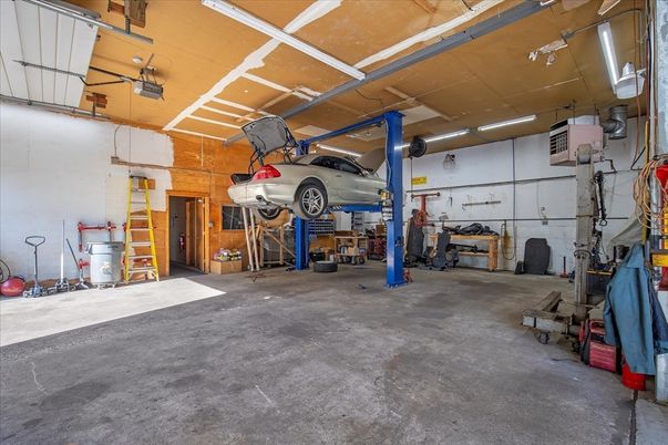 Garage, Interior