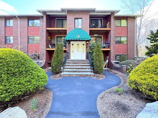 Exterior, Facade, Brick Facade, Rowhouse