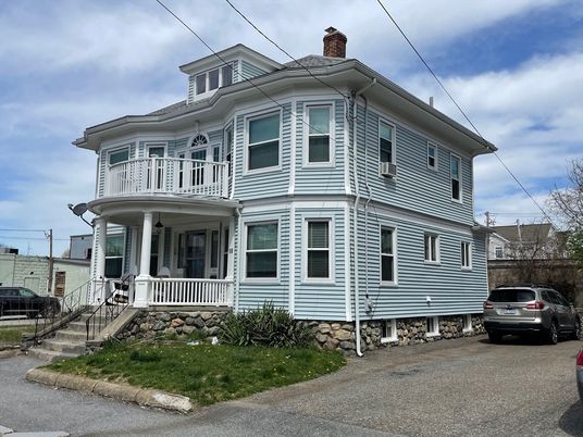Exterior, Facade, American Foursquare