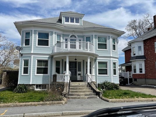 Exterior, Facade, American Foursquare
